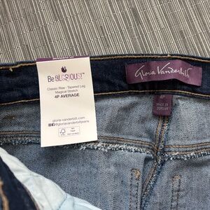 Gloria Vanderbilt Blue Jeans, 4p, Like new, Never worn.